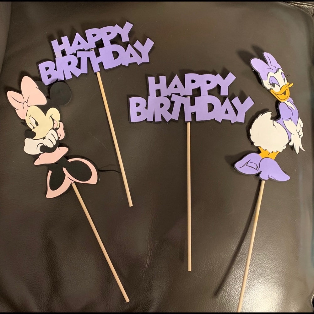 Minnie & Daisy Happy Birthday banner & props